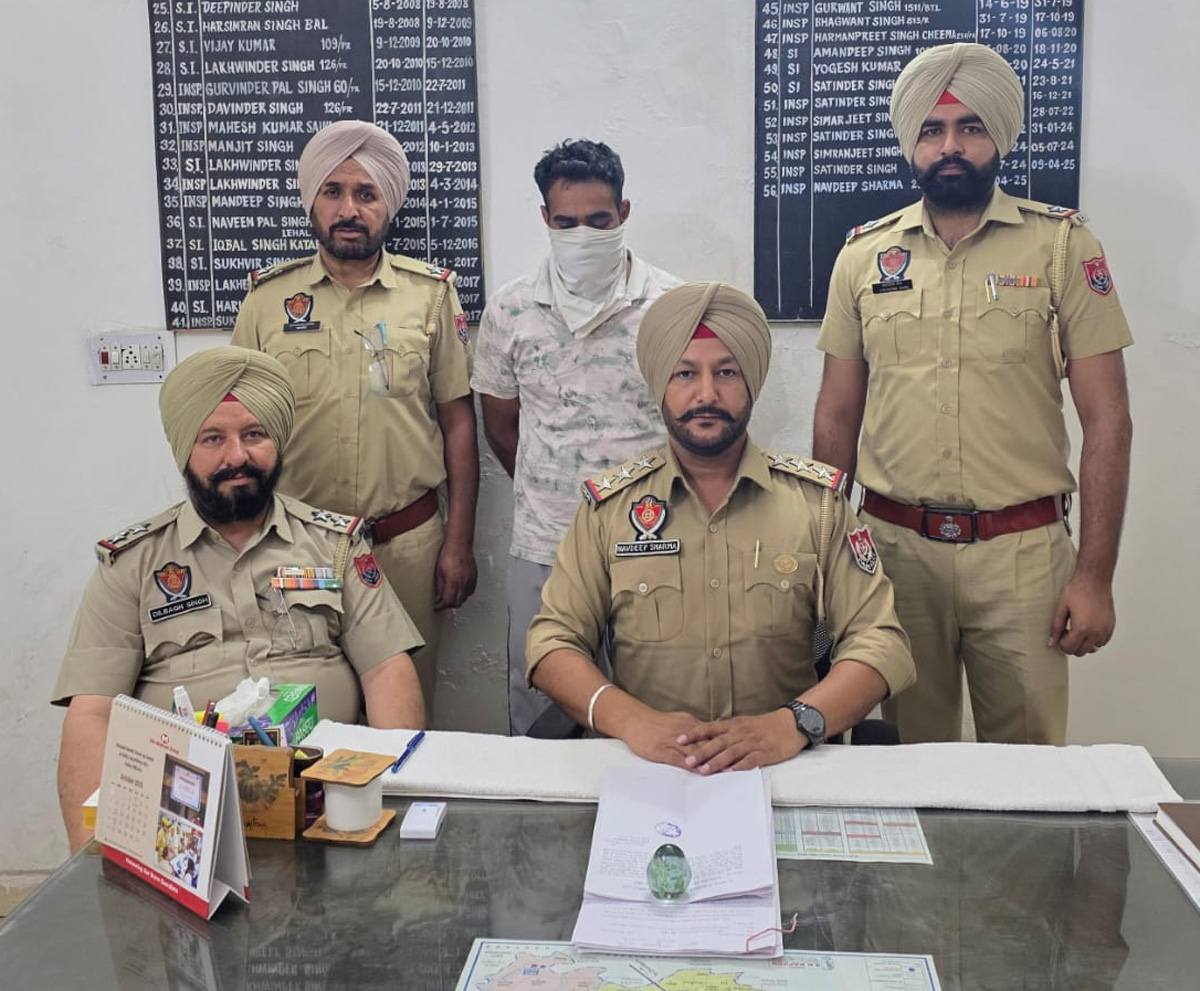 Police arrested a young smuggler with 8 grams of heroin.